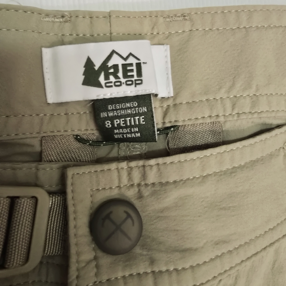 REI Co-Op Women's Relax Fit Convertable Cargo Pants- Khaki - (8 PETITE) EUC - Picture 4 of 12